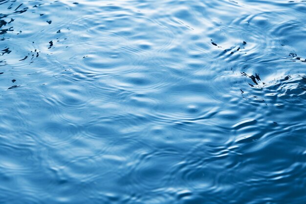 Modèle d'eau de piscine bleu clair
