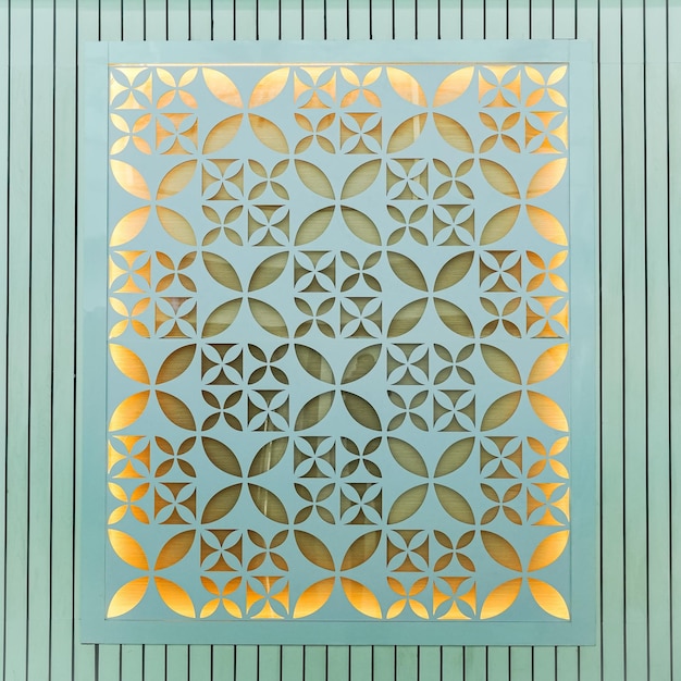 Modèle avec des éléments floraux et géométriques un ornement abstrait kawung batik fond décoratif