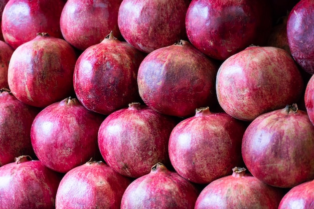 Modèle de grenade sur le marché aux fruits