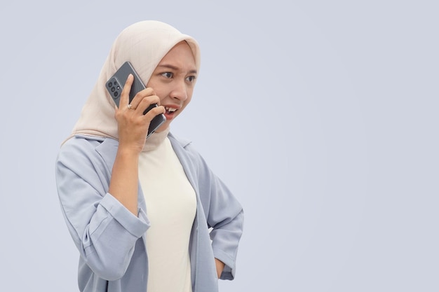 Modèle Hijab, islamique, avec une variété de poses intéressantes, adaptées aux besoins publicitaires et au li