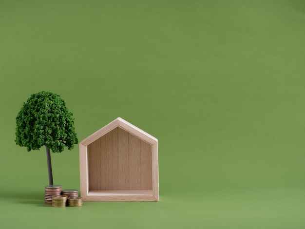 Modèle de maison en bois sur fond vert