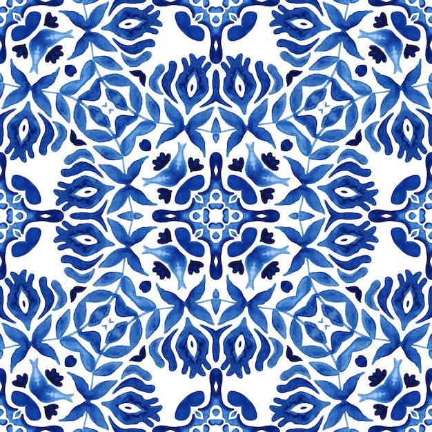 Modèle sans couture dessiné main aquarelle médaillon damassé bleu