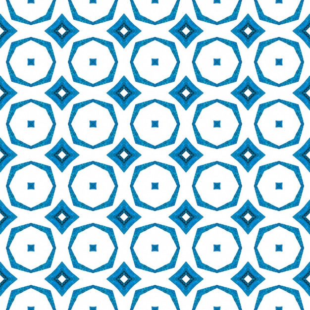 Modèle sans couture exotique. Design d'été chic et bohème bleu attrayant. Bordure transparente exotique d'été. Impression intéressante prête pour le textile, tissu de maillot de bain, papier peint, emballage.