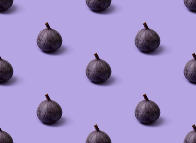 Modèle sans couture avec des figues mûres fraîches sur une table violette