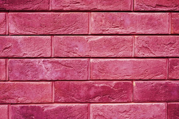 Modèle de surface de mur en pierre d'ardoise rose décorative comme arrière-plan dans la couleur tendance viva magenta de l'année 2023