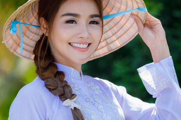 modèle thaïlandais en robe viennoise