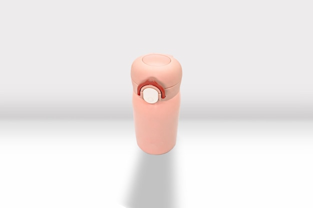 Photo modèle de thermos à bouteille d'eau rose en 3d