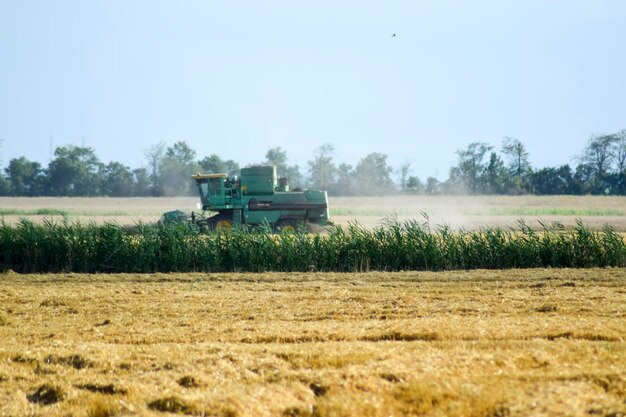 Photo les moissonneuses, les machines agricoles