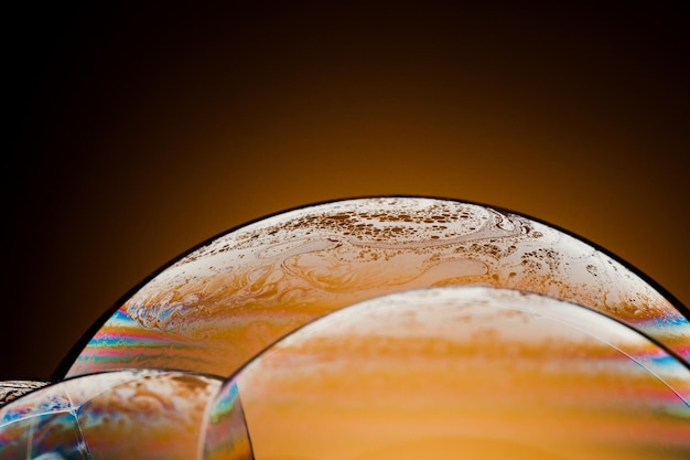 La moitié d'une bulle de savon un arrière-plan abstrait en demi-cercle Le modèle du cosmos ou des planètes