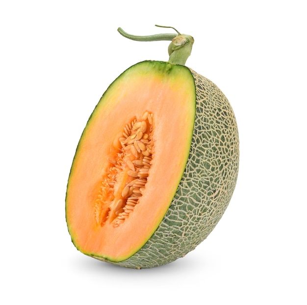 La moitié du melon cantaloup isolé sur blanc