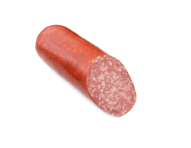 Photo la moitié de la saucisse salami cervelat isolé sur blanc