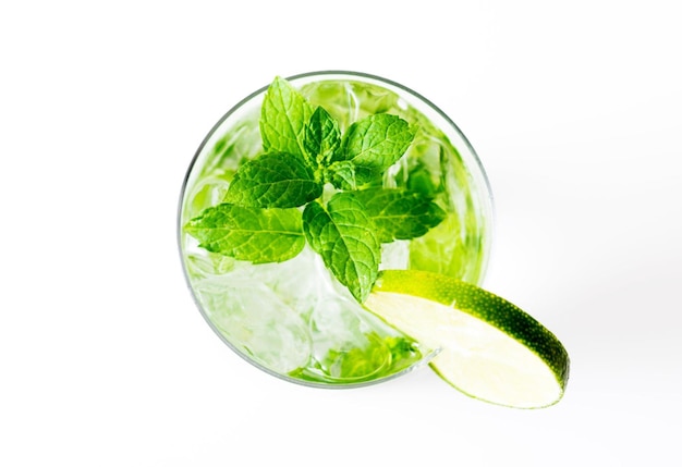 Photo mojito cocktail avec voie de découpage