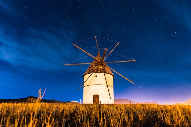 Molino Del Pozo De Los Frailes La Nuit Dans La Ville De San Jose à Cabo De Gata, Almería