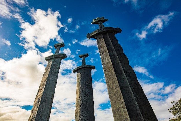 Mollebukta bay avec Swords in Rock monument commémorant la bataille de Hafrsfjord Stavanger Rogaland Norvège Scandinavie