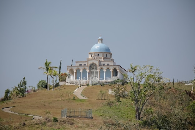 Monastère d'Ain Karim au sommet des montagnes avec de beaux paysages