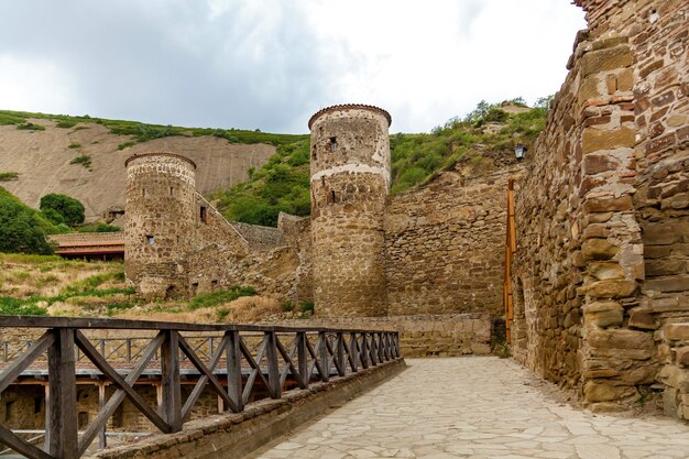 Monastère David Gareja. L'ancien complexe du monastère orthodoxe géorgien David-Gareja creusé dans la roche. Sagarejo, région de Kakheti, Géorgie.