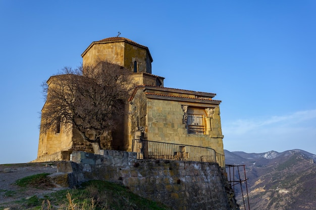 Le monastère de Jvari est le monastère orthodoxe géorgien situé près de Mtskheta en Géorgie