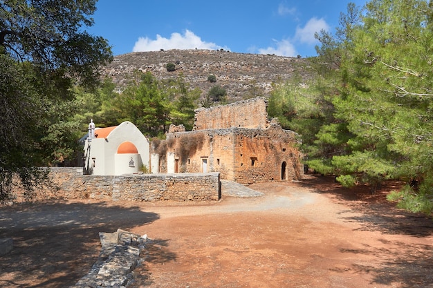 Monastère de Keramou, ou monastère de Keramos sur l'île de Crète en Grèce. Ruines antiques de bâtiments.