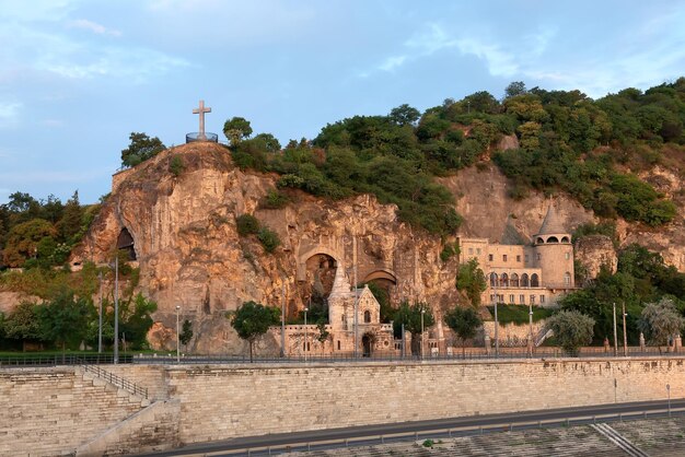 Monastère de Paulyn sur la colline de Gellrt à Budapest