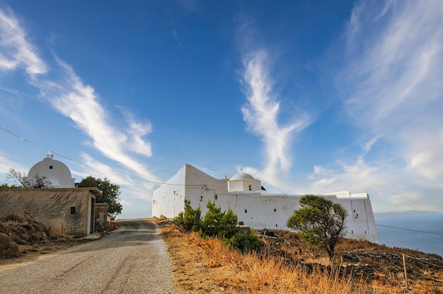 Monastère des Taxiarches sur l'île de Serifos