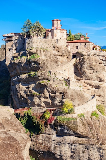 Le monastère de Varlaam est le deuxième plus grand monastère des Météores. Les Météores sont l'un des complexes de monastères orthodoxes orientaux les plus grands et les plus construits en Grèce.