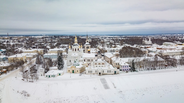 Les monastères aériens et les églises de Veliky Ustyug sont une ville de l'oblast de Vologda, en Russie