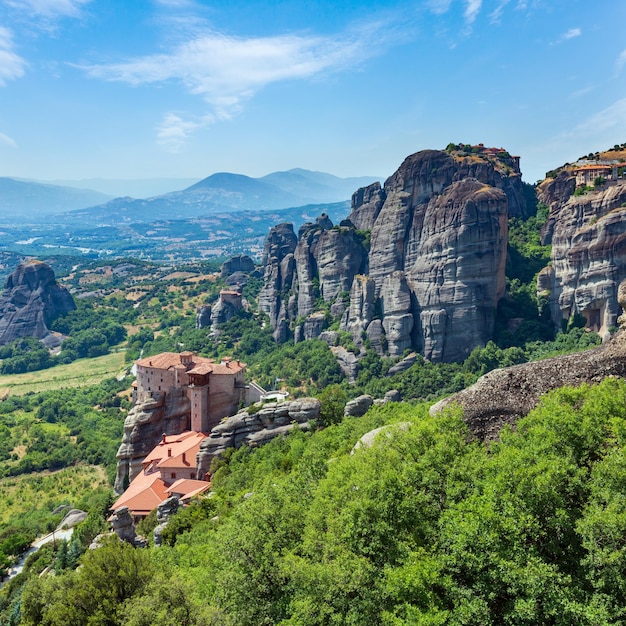 Monastères rocheux d'été des Météores Grèce