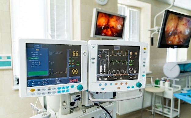 Photo moniteurs d'urgence médicale pour le traitement des soins de santé. salle d'hôpital de thérapie clinique.