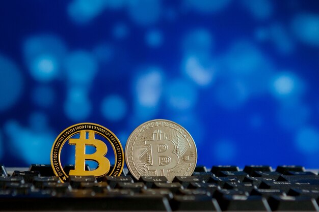 Monnaie Bitcoin sur ordinateur à clavier