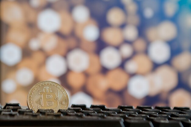 Monnaie Bitcoin sur ordinateur à clavier