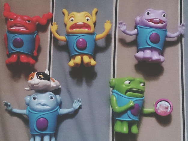 Photo des monstres jouets multicolores