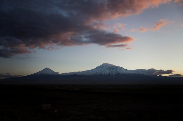 Mont Ararat d'Arménie au coucher du soleil