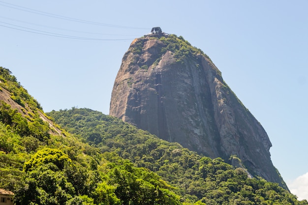 Mont du Pain de Sucre vu sous un angle différent à Rio de Janeiro.