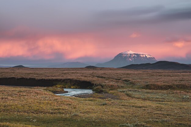 Montagne au coucher du soleil