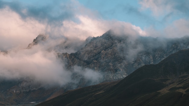 Montagne brumeuse