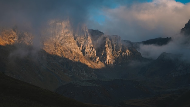 Montagne brumeuse