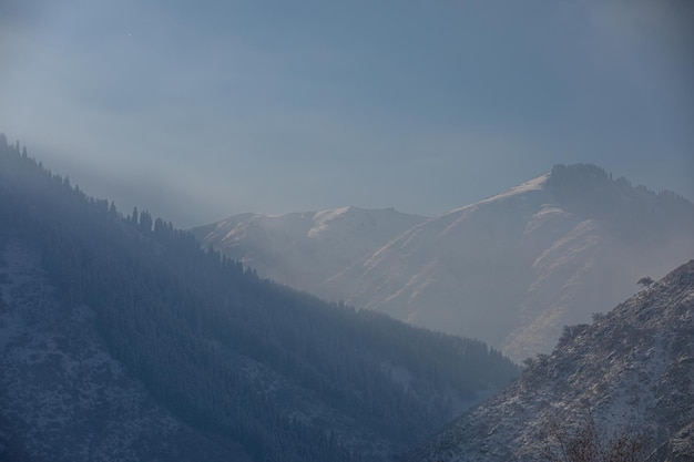 montagne couverte de neige