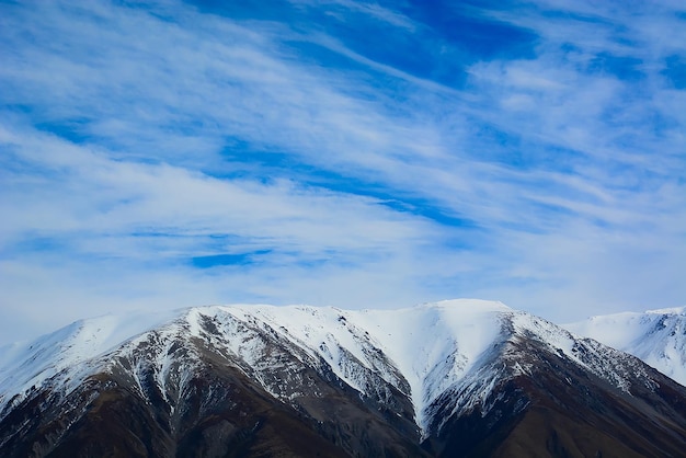 Montagne enneigée et ciel bleu Aotearoa 3