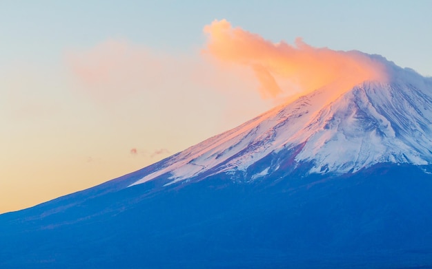 Montagne Fuji au Japon pendant le coucher du soleil