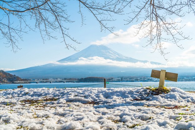 Montagne Fuji San au lac Kawaguchiko.