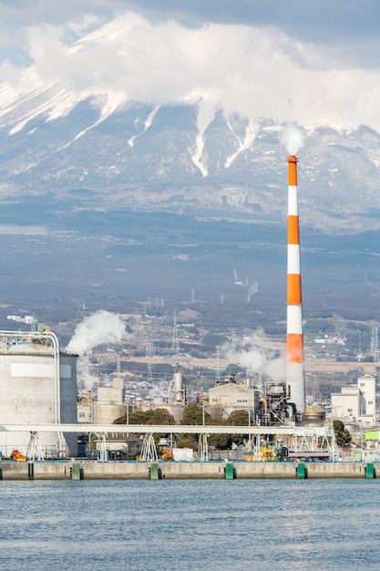 Photo montagne fuji et usine