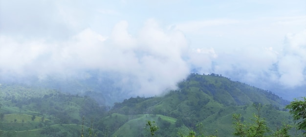 Montagne avec des nuages nature photographie