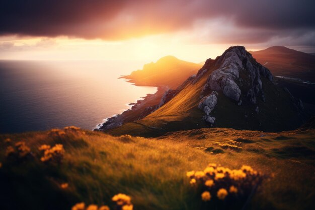 Une montagne avec un plan d'eau et un coucher de soleil