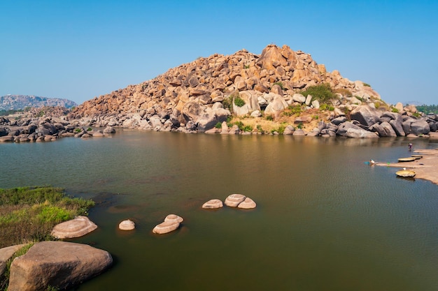 Montagne avec des rochers à Hampi