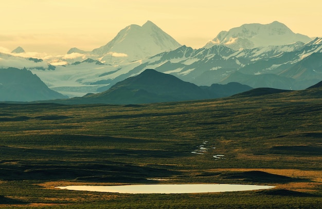 Montagnes de l'Alaska en été