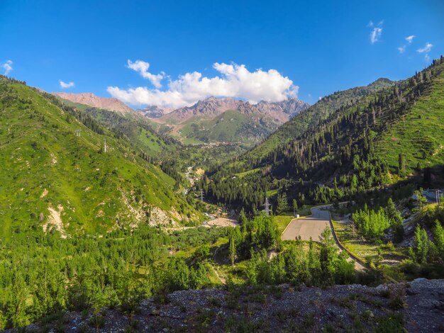 Montagnes d'Almaty et station de ski de Shymbulak