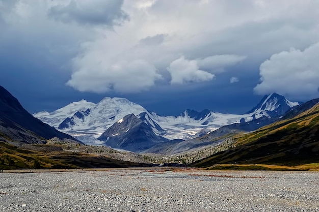 Montagnes de l'Altaï Mont Iiktu et glacier Taldurinsky