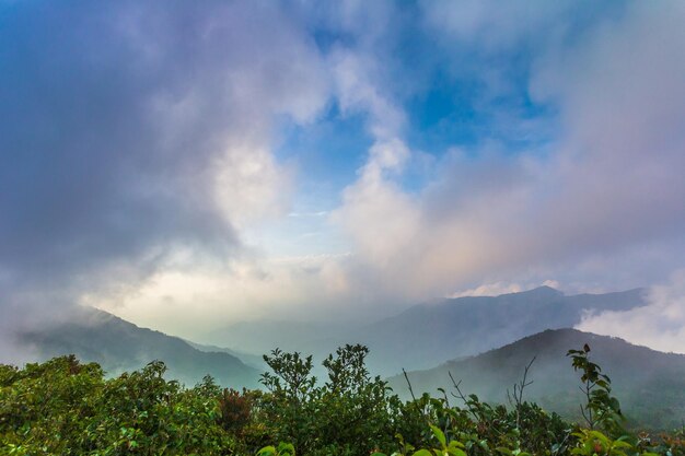 montagnes et cielPaysage de montagne