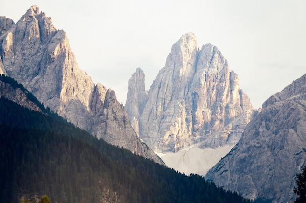 Montagnes des Dolomites magiques