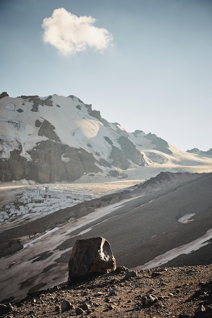 Montagnes du Caucase Mt Kazbeg base camp Meteostation à Kazbek Géorgie Mont Kazbek expédition alpiniste